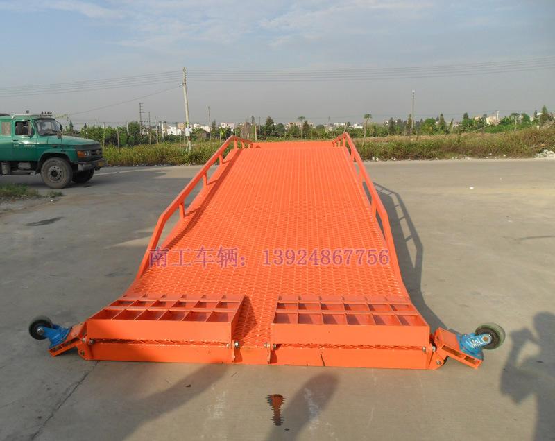 集裝箱卸貨登車橋 移動式登車橋 14T