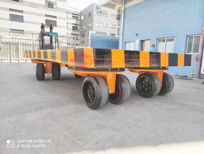 1673062913560828.jpg 20噸重型平板拖車帶4個(gè)轉(zhuǎn)盤5I.jpg
