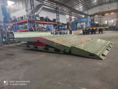 1675145726103366.jpg 25噸移動(dòng)登車橋 登陸艦梯臺(tái)7I.jpg