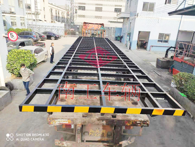 1675301581850080.jpg 15噸13米加長骨架型平板拖車I.jpg