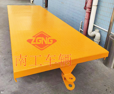 1675302344871674.jpg 4噸轉(zhuǎn)運全掛平板拖車4I.jpg