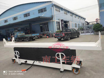 1675302966992628.jpg 機(jī)器人用半自動(dòng)電動(dòng)舉升工具拖車5I.jpg