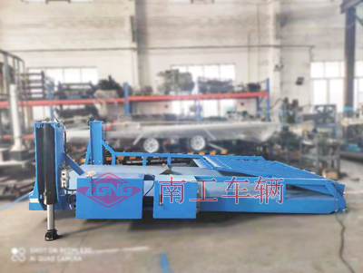 非標(biāo)訂制8噸移動(dòng)式登車橋3I.jpg