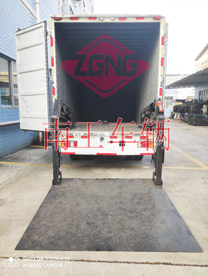 1675732553431780.jpg 隱藏式液壓升降汽車(chē)尾板3I.jpg