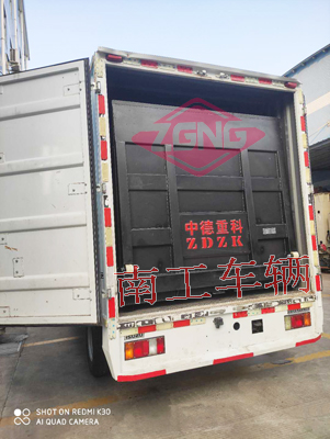 1675732570736942.jpg 隱藏式液壓升降汽車(chē)尾板4I.jpg