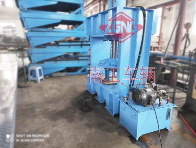 1675816964184639.jpg 150噸壓胎機(jī)1I.jpg