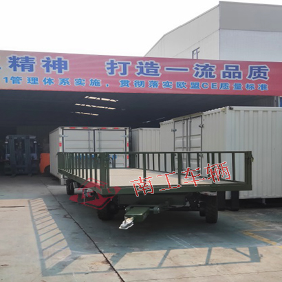 1676078093542010.jpg 5噸護(hù)欄平板拖車軍綠色3I.jpg