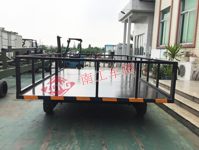 1676082844271311.jpg 6噸護(hù)欄型平板拖車黑色1I.jpg