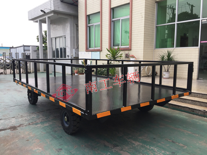 1676082861409369.jpg 6噸護(hù)欄型平板拖車黑色4I.jpg