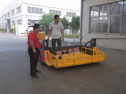 1676096643775923.jpg 全掛式自帶升降多功能平板車,自動裝卸平板拖車3I.jpg