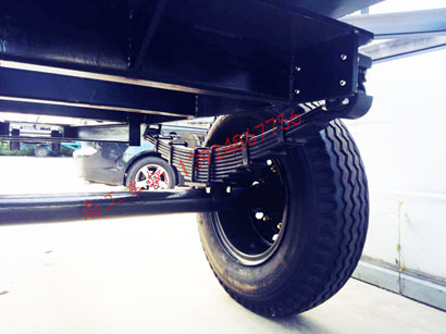 1676858542446087.jpg 8噸交通道路設(shè)備專用拖車5I.jpg