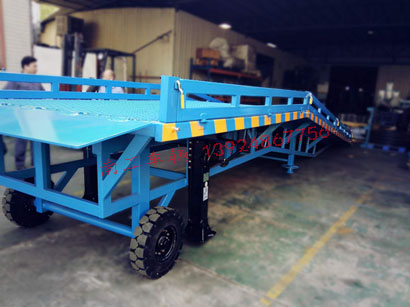 8噸移動(dòng)式登車橋1I.jpg