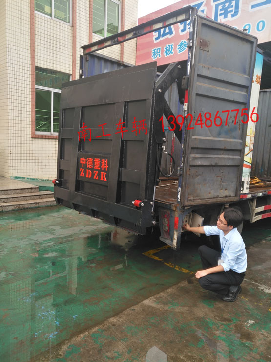 內(nèi)置汽車尾板 內(nèi)置汽車尾板