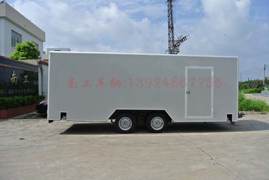 1677304707867057.jpg 箱式LED廣告拖車2.jpg