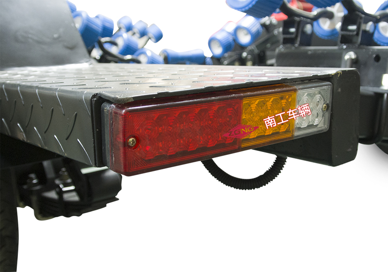 1677896826101329.jpg 游艇拖車5.jpg