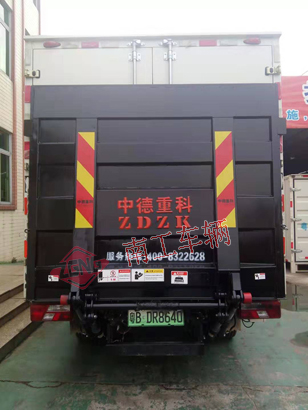 1677909510105819.jpg 新能源電動(dòng)汽車尾板3I.jpg