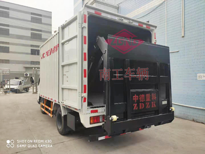 1684315314577803.jpg 1.5噸內(nèi)置汽車尾板5I.jpg