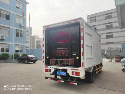 1684315321305789.jpg 1.5噸內(nèi)置汽車尾板I.jpg