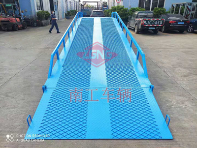 1684315759531349.jpg 10移動式登車橋I.jpg