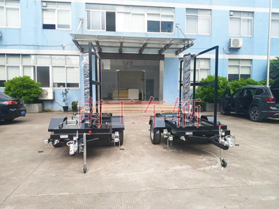 0.5噸簡(jiǎn)易簡(jiǎn)LED廣告拖車帶升降不帶旋轉(zhuǎn)i.jpg