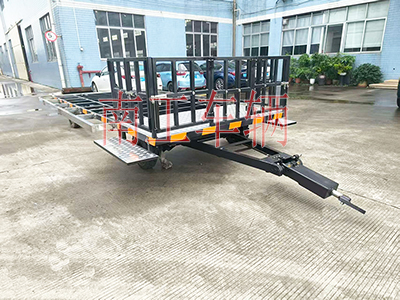 4噸小護(hù)欄帶不銹鋼掛件牽引平板拖車I.jpg