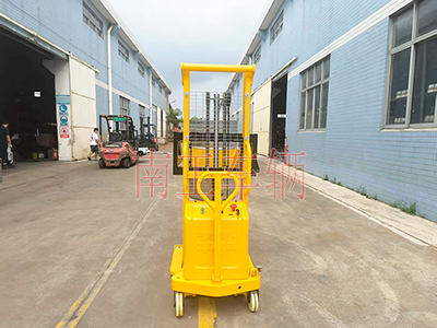 1760508466940536.jpg 0.5噸帶自動(dòng)旋轉(zhuǎn)升降油桶車1I.jpg