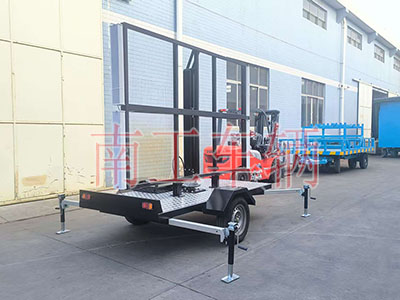 0.6噸簡(jiǎn)易款LED廣告拖車 帶四音響4I.jpg