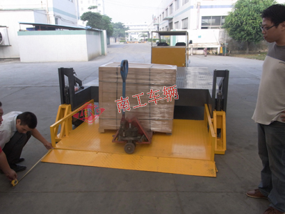 1769222372247506.jpg 全掛式自帶升降多功能平板車,自動裝卸平板拖車4I.jpg